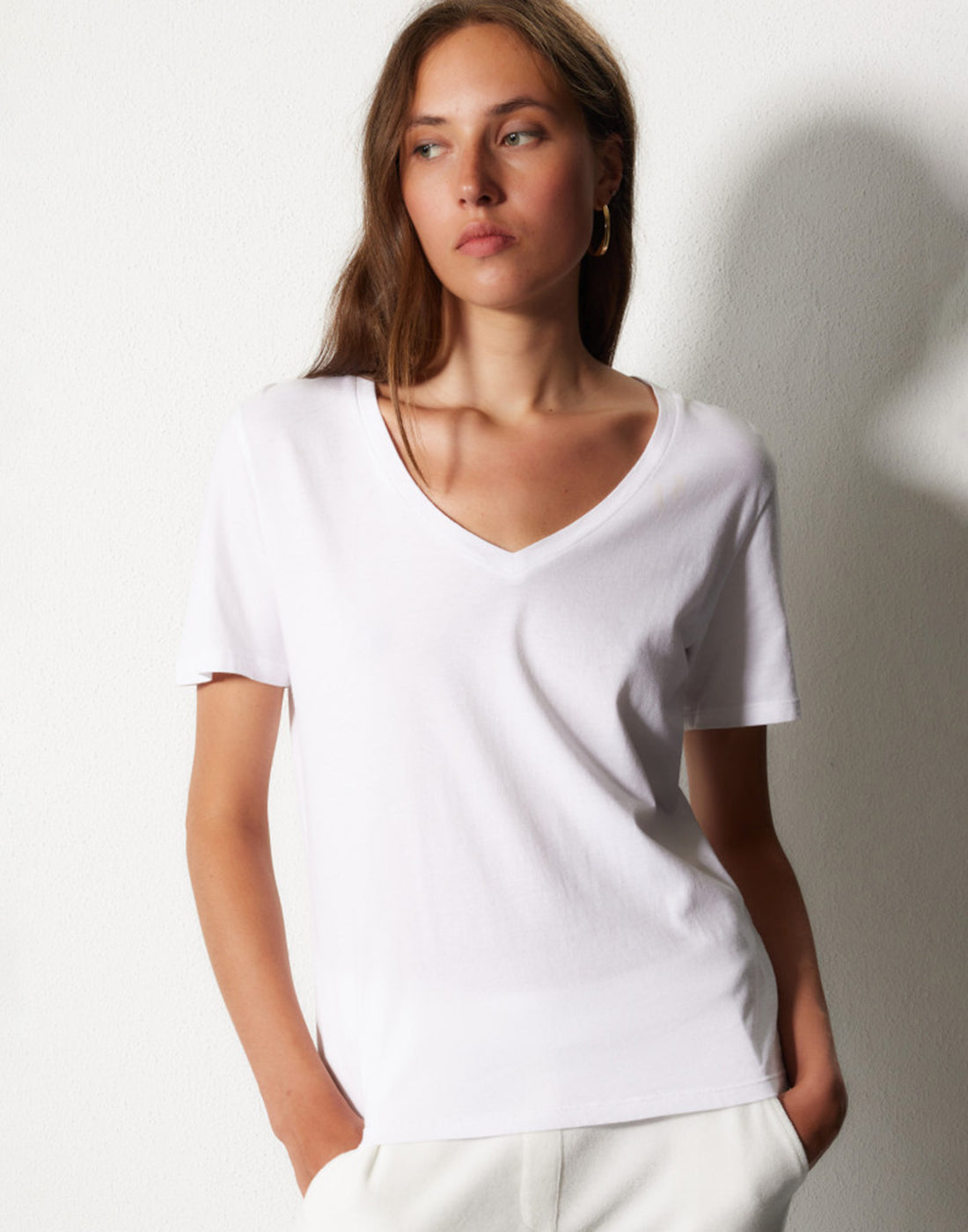 MAJESTIC FILATURES T-shirt Scollo a V in Cotone Silk Touch Bianca