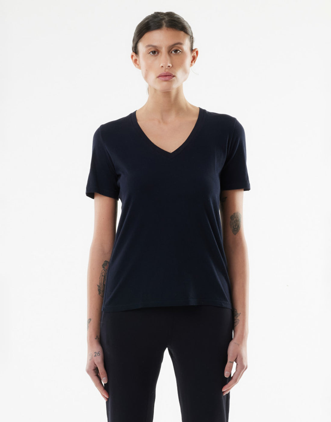 MAJESTIC FILATURES T-shirt Scollo a V in Cotone Silk Touch Nera