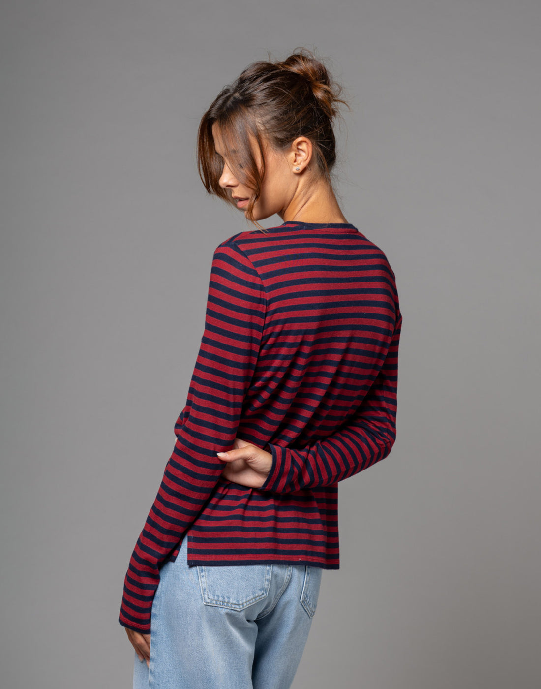 MAJESTIC FILATURES T-shirt in Cotone e Cashmere a Righe Blu e Rosso Ciliegia