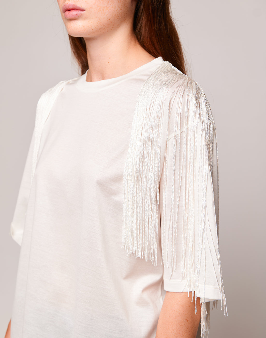 DOUUOD T-shirt in Cotone Makò con Frange sulle Spalle Latte