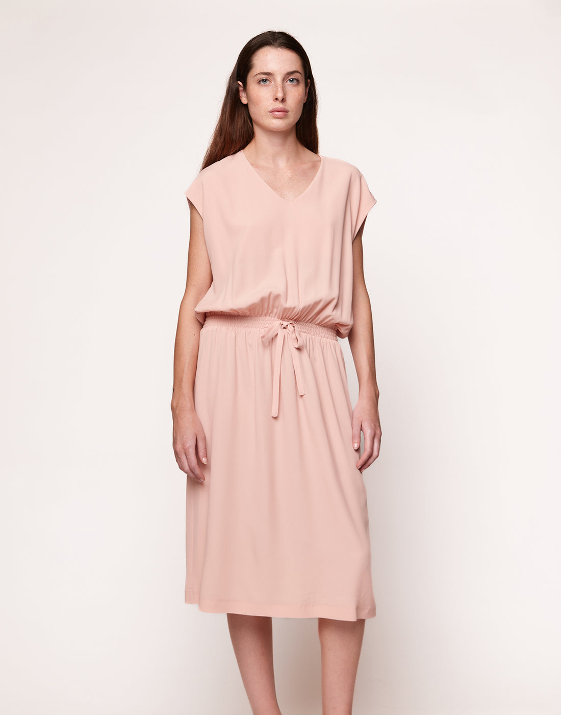 DOUUOD Abito Midi Smanicato in Crepe de Chine Blush