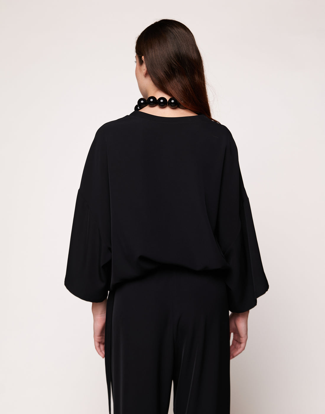 DOUUOD Blusa Girocollo in Cady Fluido Nero