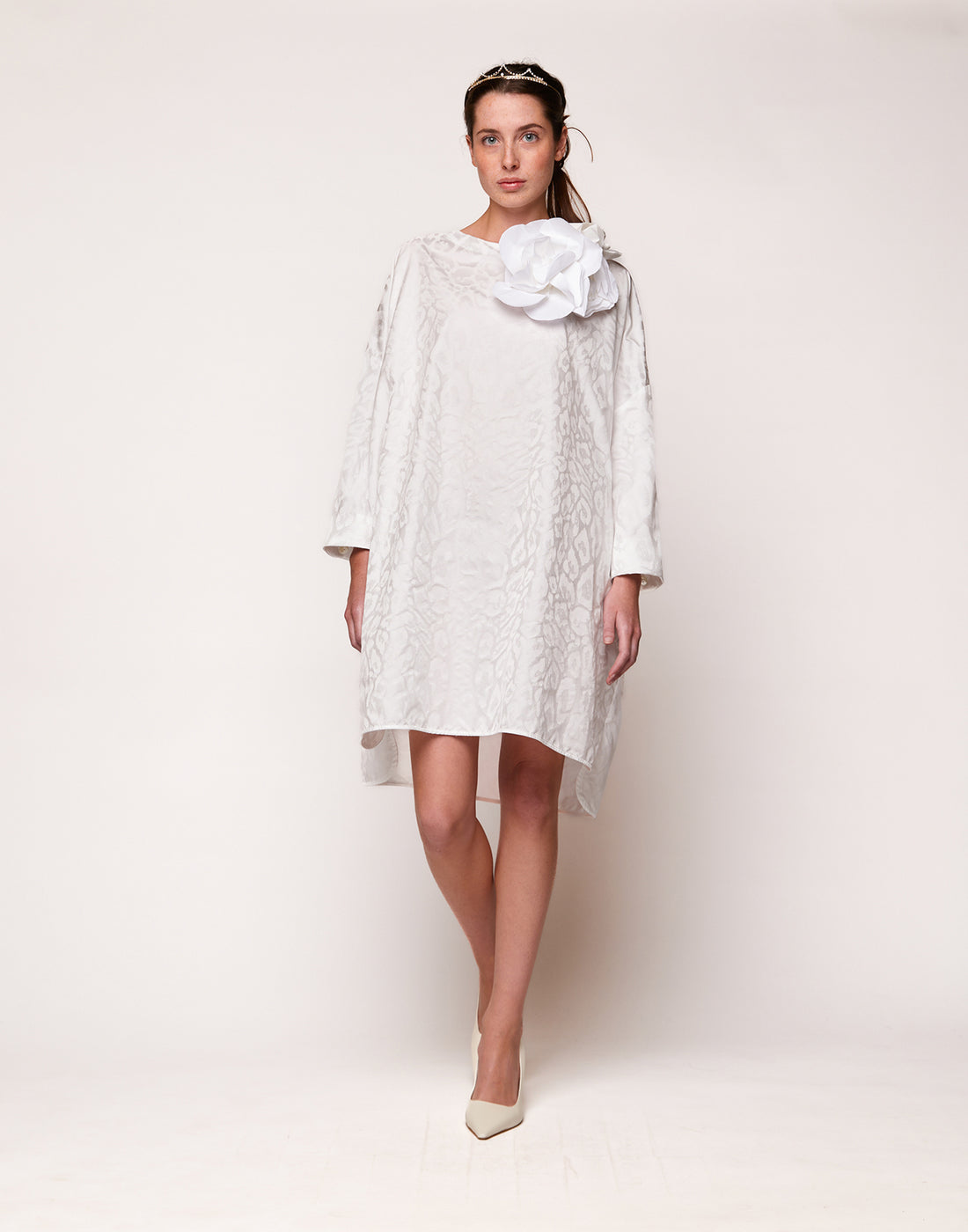 DOUUOD Abito Ampio a Sacchetto in Taffetas Jacquard Maculato Off White